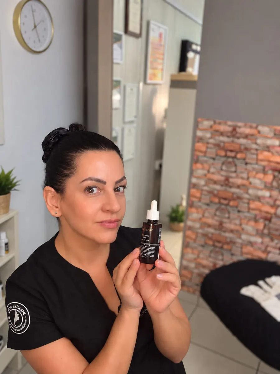 Koulla presenting a skincare serum